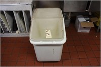 Rubbermaid Rolling Ice Cart