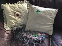 pillows an throw blanket