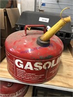 2-1/2 gallon gas can w/ spout