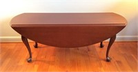 Biggs mahogany oval top coffee table, Queen Anne