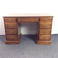 Broyhill Red Oak Finish Kneehole Desk