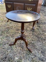 SOLID CHERRY QUEEN ANNE CANDLE STAND