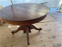 SOLID ROUND OAK TABLE