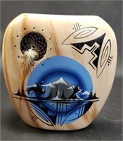 Beautiful hand painted Blackhorse hawajo vase