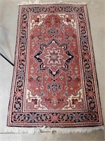 Oriental carpet measuring 5' x 3'