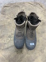 NORTH FACE BOOTS - SIZE 11