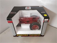 McCormick Farmall 400 tractor 1/16 high detail