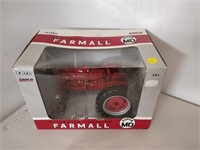 McCormick Deering Farmall Super MD tractor 1/16