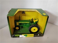 JD 520 tractor 1/16