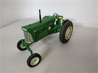 Oliver 880 tractor 1/16 coll. Ed. No box