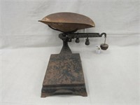 ANTIQUE COUNTER TOP SCALE: