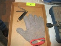 Meat cutting glove, pocket knife