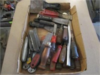 Assorted chisels, scrapers, razor blade knives