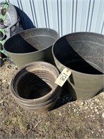 L158- LOT OF 5 PLANT POTS, 2 LARGE 3 SMALL