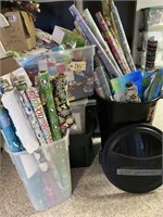 L186- LOT OF MISC WRAPPING PAPER BOWS BAGS