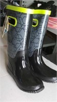 Boys size 11 warm lined rubber boots