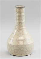 Chinese Guan-type Crackle Vase Mark on Base