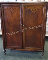 Antique 2-door armoire dresser, 22 x 42.5 x 55.5