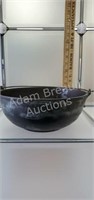 Antique 10 in diameter cast-iron pot with handle