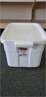 Rubbermaid Keepers rough tote 14 gallon storage