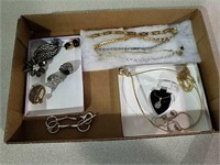 Miscellaneous jewelry some vintage