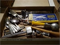 Miscellaneous vintage kitchen utensils