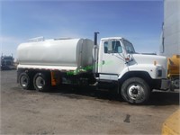 2000 International 2674 Water Truck