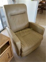 Electric Recliner, smooth operation, very nice