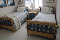 Twin bed mattress boxspring and bedding