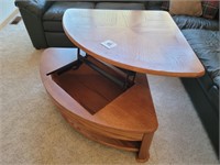 Convertible coffee table 16"-22" t x 33" x 33"