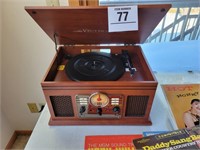 Vintage look record player/radio/CD/cassette *NOTE