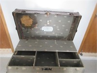 NIFTY VINTAGE TRUNK 34X21X25 INCHES