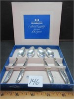 SET OF 4 ROGERS SILVERPLATE SPOONS IN CASE