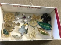 vintage jewelry pins brooches
