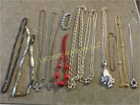 vintage assorted necklaces good condition