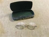 vintage eye glasses 14k nose piece in case