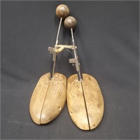 Vtg Wood Shoe Separaters