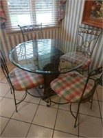 Round Pedestal Kitchen Table w/ 4 Chairs