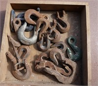 wood box w/ 15 assorted chain hooks