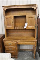 QUALITY DESK WITH HUTCH TOP
