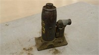 Hydraulic Bottle Jack   - Walker