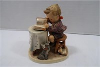 Goebel Hummel Figurine Child Reading 306/1955, 5"