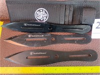 63 -  SMITH & WESSON THROWING KNIVES (264)