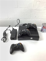 Console/3 manettes XBox 360 -