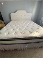 L203- KING SIZE BED MATTRESS INCLUDED