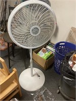 Working pedestal fan