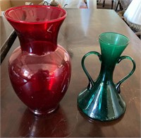 Red glass vase/green glass vase
