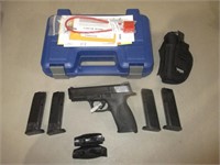 Smith & Wesson M&P 40 w/ Holster & 4 Mags