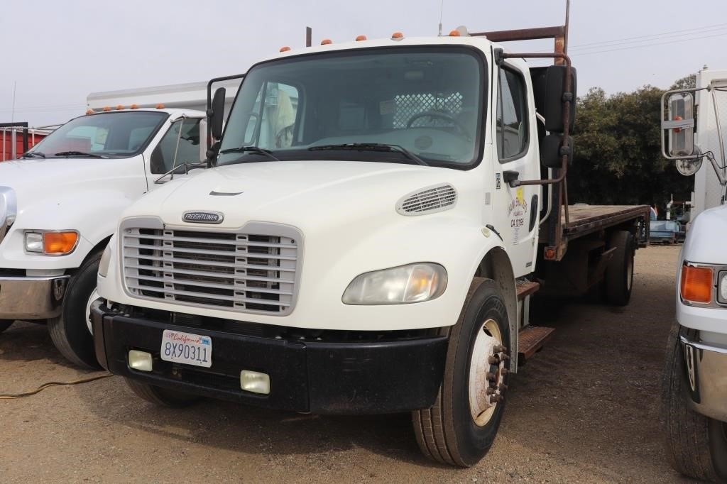 2007 FREIGHTLINER M2 26000 25' flat bed truck w/ MAXON liftgate