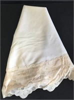 Ivory Oval Tablecloth with Lace Edge